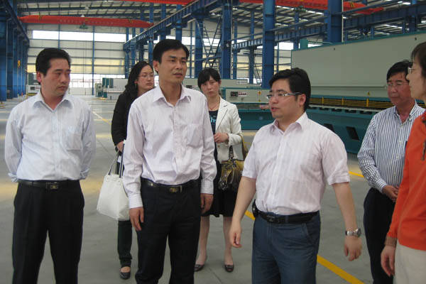 安徽省商務(wù)廳副廳長楊本清視察中德機(jī)床 安徽省商務(wù)廳副廳長楊本清視察中德機(jī)床