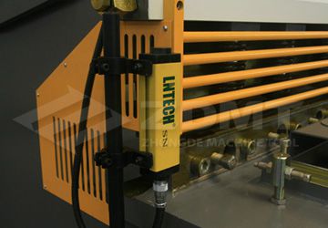 光幕保護(hù).jpg 光幕保護(hù).jpg