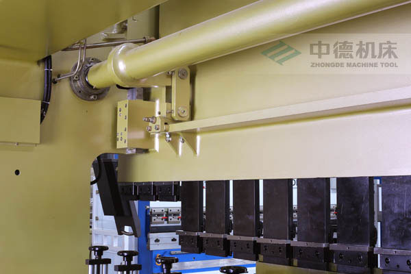 ZDPK-10032配有中德公司最新型扭軸同步裝置，強(qiáng)度高，能調(diào)節(jié)，專利技術(shù)