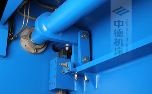 ZDPK-8025配有中德公司最新型扭軸同步裝置，強(qiáng)度高，能調(diào)節(jié)，專利技術(shù).jpg
